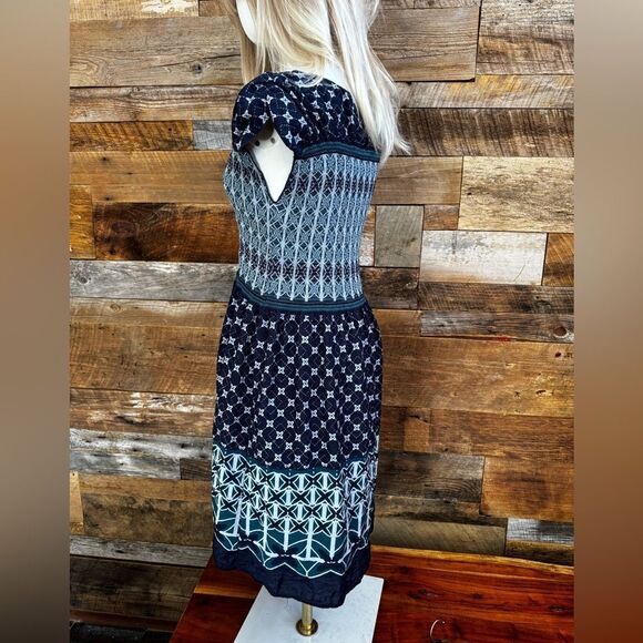 MAX STUDIO Fit and Flare, Smocked Navy colored Mini Dress  EUC sz L - Picture 3 of 11